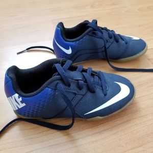 Nike Bomba boy Soccer Size 10C